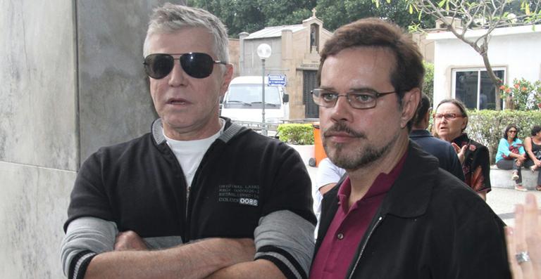 Elenco de ‘Toma Lá Dá Cá’ em velório