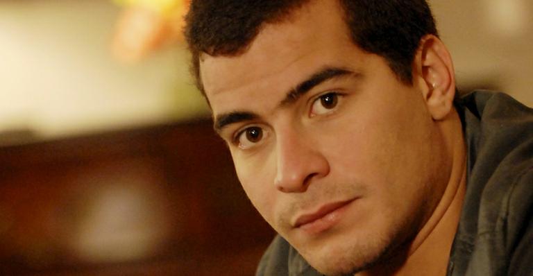 Vinicius pede Cecília em casamento