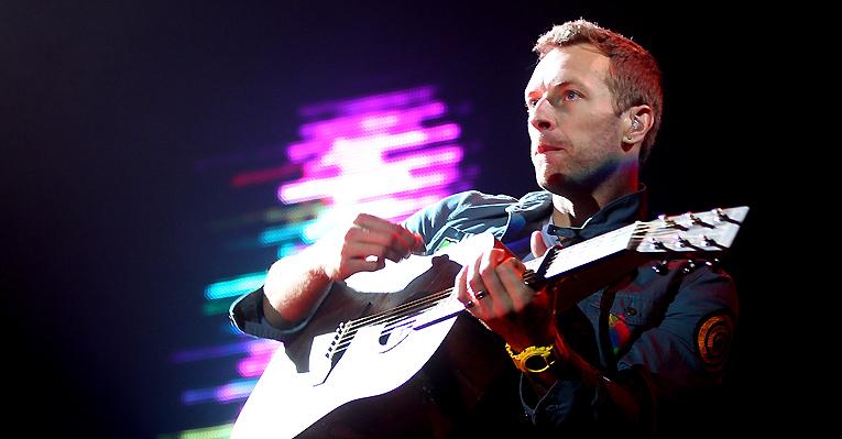 Coldplay: homenagem a Amy com ‘Rehab’