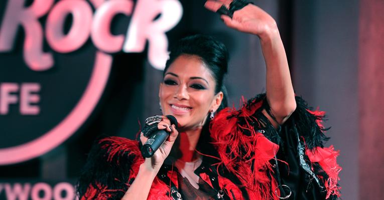 Nicole Scherzinger ousa em figurino