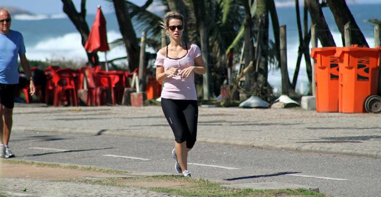 Juliana Didone se exercita na Barra