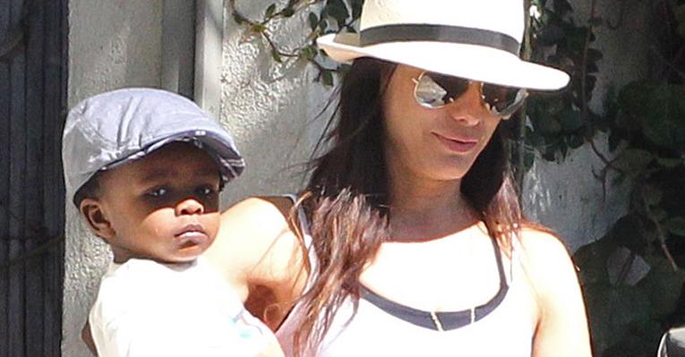 Sandra Bullock e o filho em Los Angeles