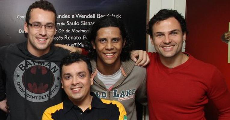 Famosos curtem estreia de peça no Rio