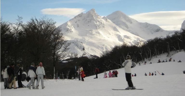A estação de esqui de CARAS Neve 2011