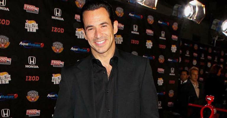 Castroneves vai a jogo de baseball