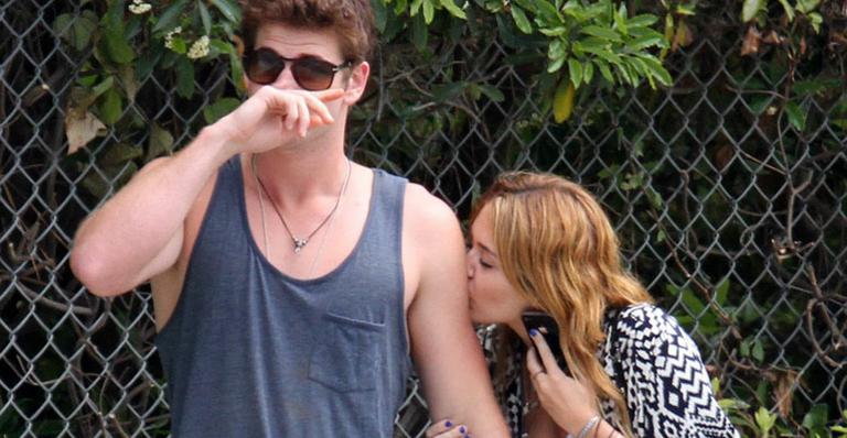 Miley Cyrus: carinhos com o amado