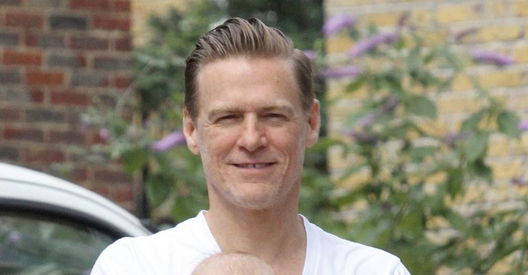 Bryan Adams feliz