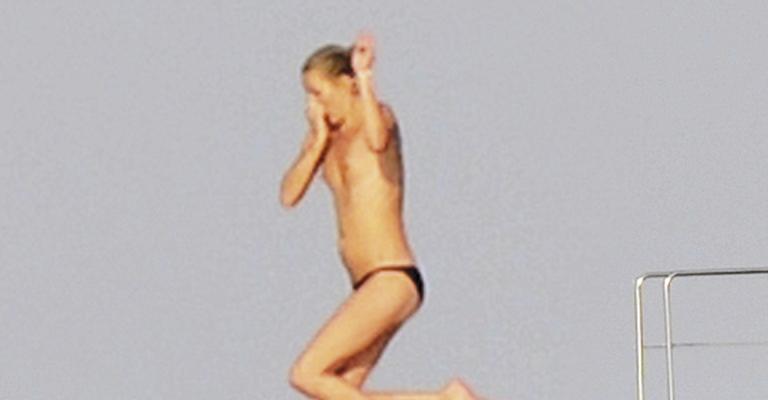 Top Kate Moss curte férias na França