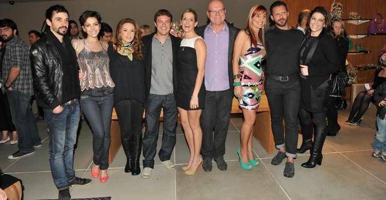 Famosos conferem novidades de grife