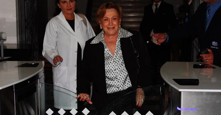 Nicette visita Gianecchini no hospital