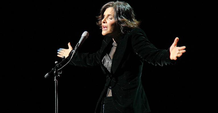 Marina Lima reúne amigos em show