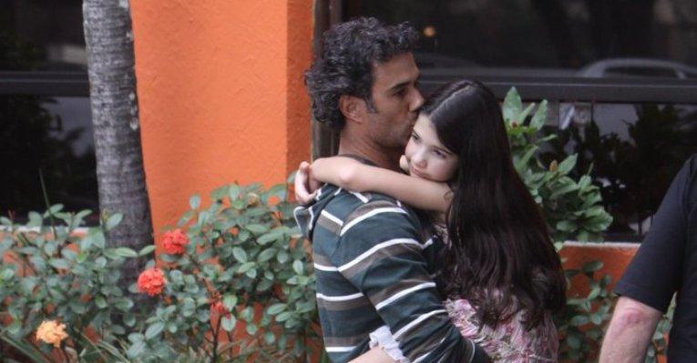 Marcos Pasquim almoça com a filha Allicia