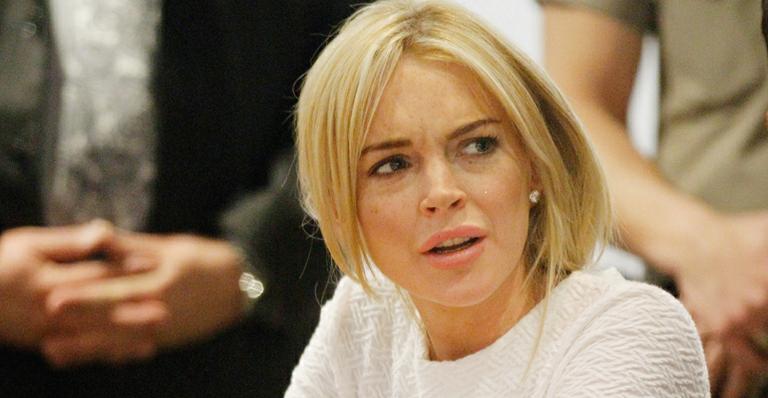 Lindsay Lohan quer ser acompanhada por sua mãe em julgamento