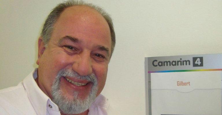 Cantor Gilbert recebe título de Sarkozy