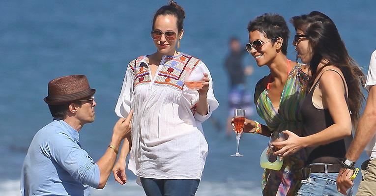 Halle Berry: aniversário na praia