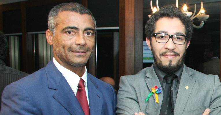 Romário e Jean Wyllys disputam prêmio