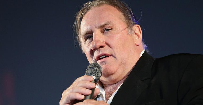 Depardieu: paródia de incidente em avião
