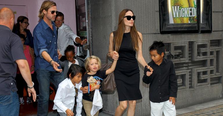 Clã Jolie-Pitt: pôneis e R$ 3,4 mil em roupas