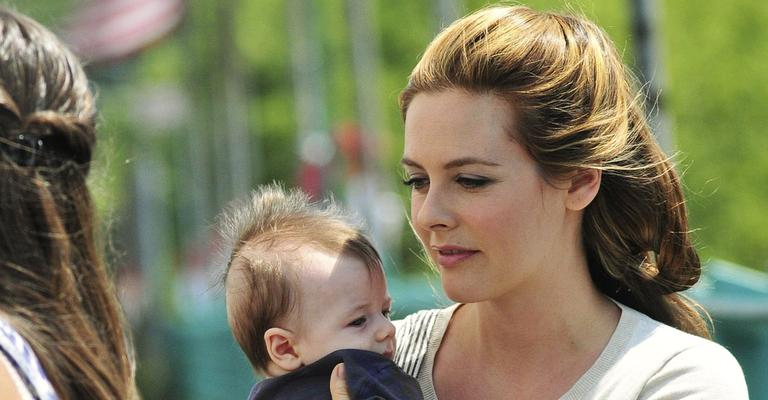 Alicia Silverstone e o pequeno Bear Blu
