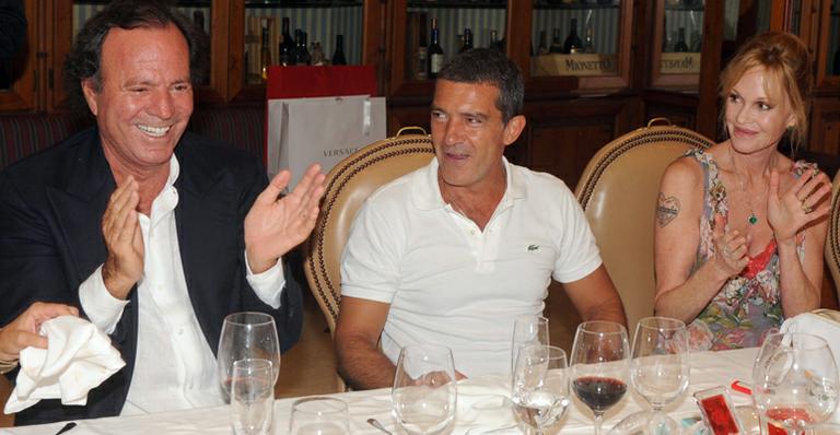 Banderas e Julio Iglesias em jantar