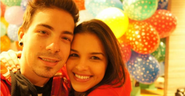 Mariana e Di completam 2 anos de namoro