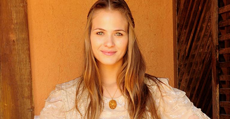 Luiza Valdetaro se machuca em gravação