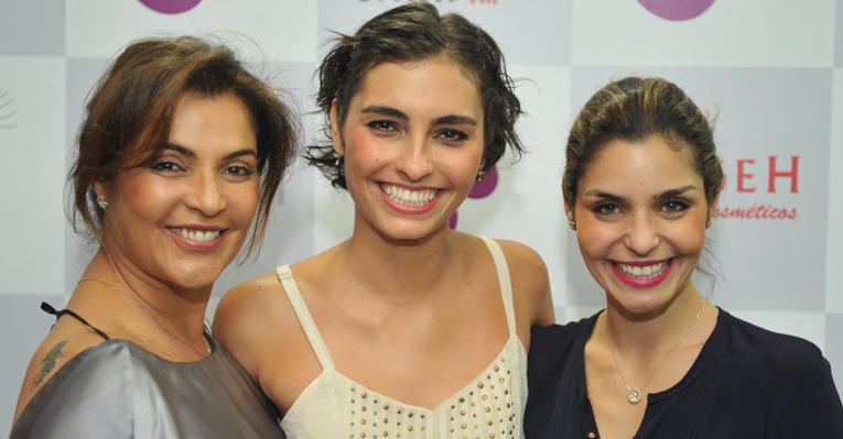 Bruna recebe Angelina e Aline em show