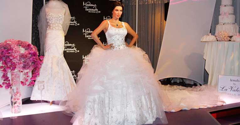 Kim Kardashian ganha boneca de cera