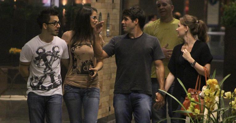 Junior e Raoni jantam com as ‘mulheres’