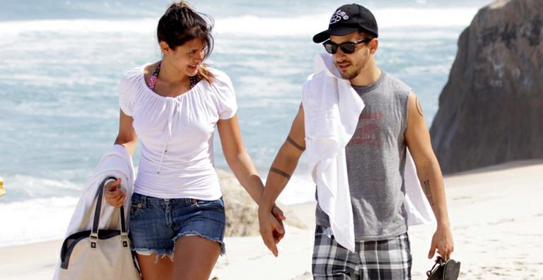 Junior e Raisa: casal curte praia no RJ