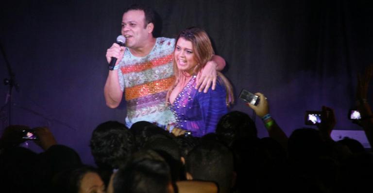 Preta Gil recebe ex-BBB Daniel em show