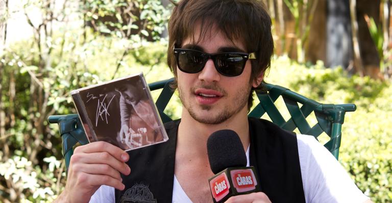 TV CARAS: Fiuk ‘faz de tudo’ em novo CD