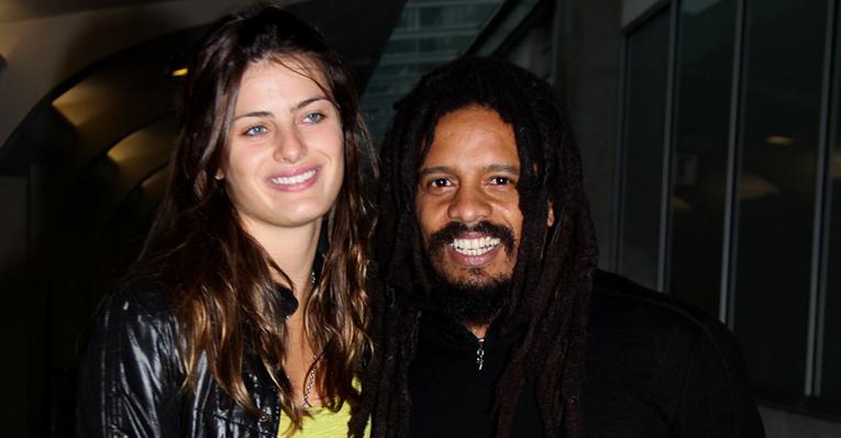 Isabeli Fontana com Rohan a tiracolo