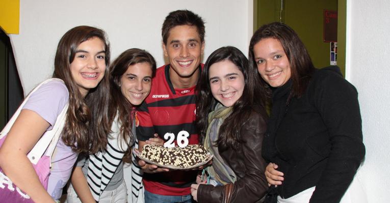 Galã de Malhação comemora aniversário