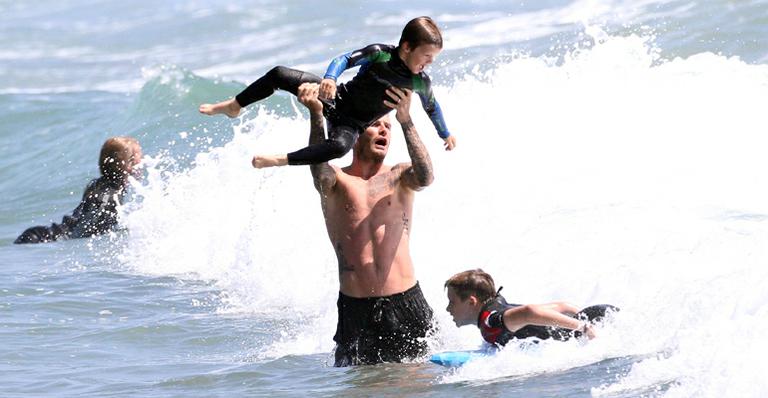Beckham brinca com os filhos em Malibu