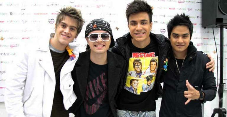 Banda Restart grava música em inglês