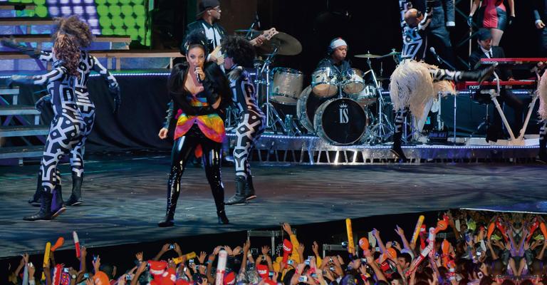 Ivete Sangalo irradia alegria e ritmo em SP