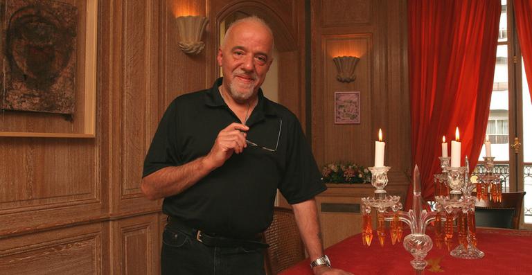 Reveja momentos de Paulo Coelho