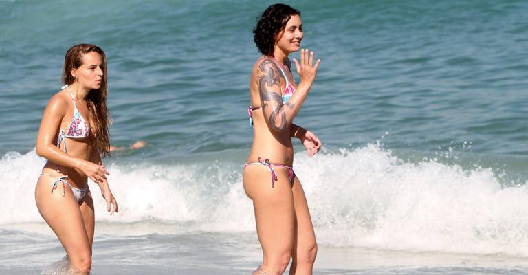 Rafaela Fischer curte praia no Rio