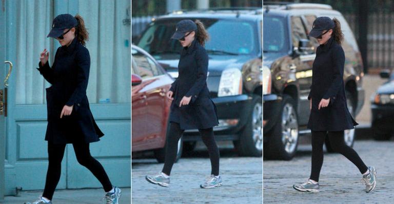 Natalie Portman reaparece após parto