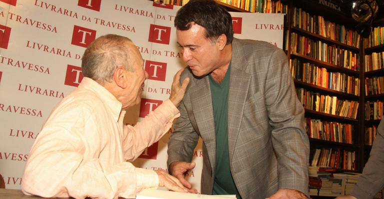 Tony Ramos prestigia lançamento de livro
