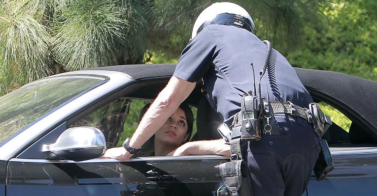 Vanessa Hudgens leva multa de trânsito
