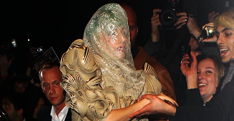 Gaga vai se casar. E quer fãs na festa