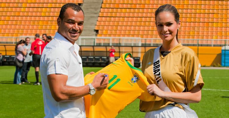 Priscila faz gol em disputa de misses
