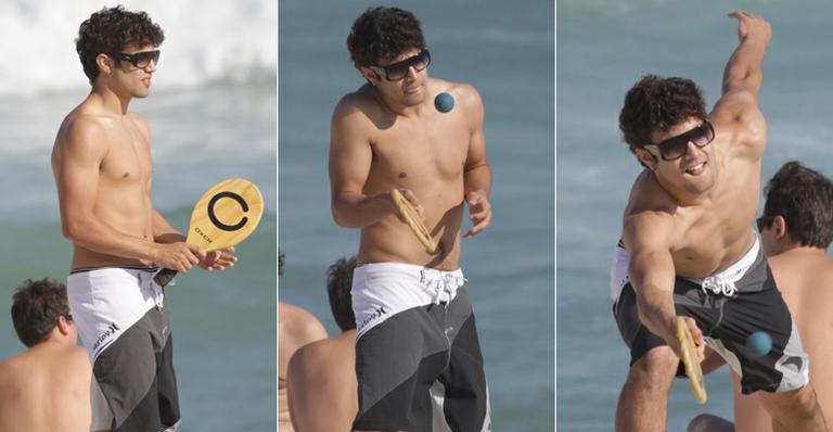 Caio Castro: exercícios na orla do Rio