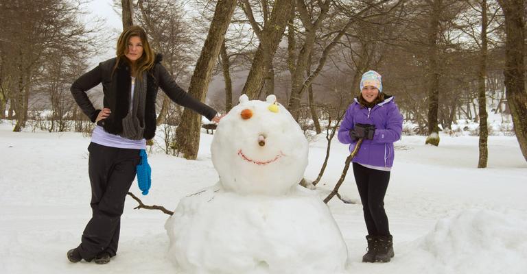 Cristiana Oliveira e sua caçula na neve