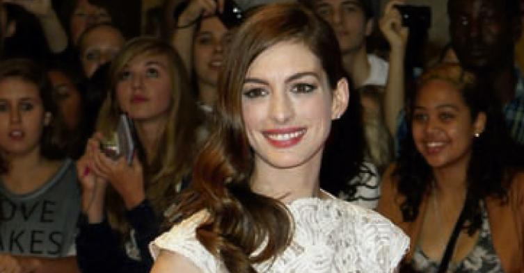 Chic Anne Hathaway