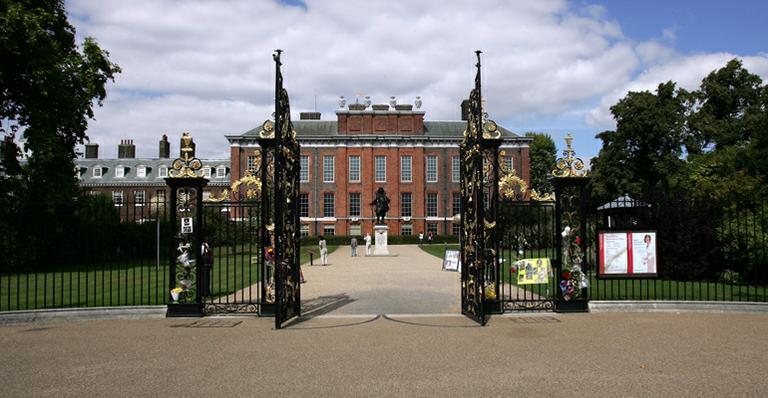 Tour fantasma no palácio real britânico