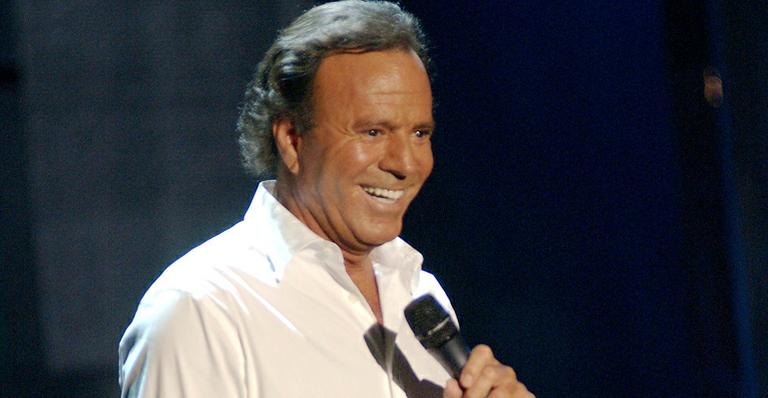 Julio Iglesias declara: ‘Sou brasileiro’