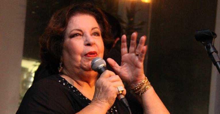 Nana Caymmi faz show no Rio de Janeiro